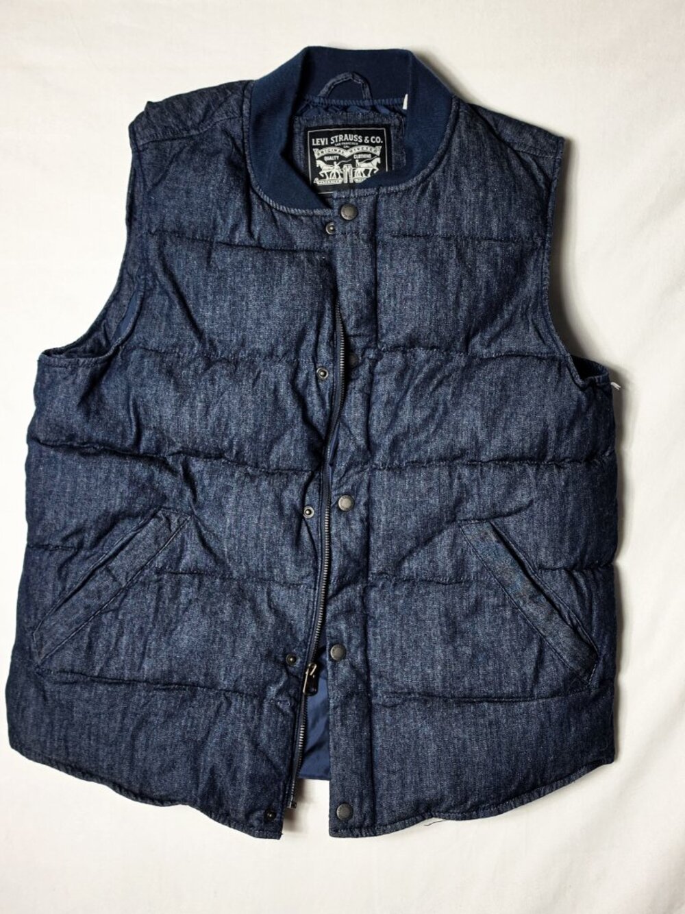 Medium Levi's Mens Dark Wash Denim Quilted Puffer Vest zip snap closure